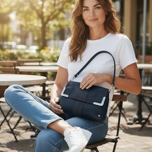 Isaac Mizrahi Navy Leather Shoulder Bag Burgundy Trim Pebble Grain Purse